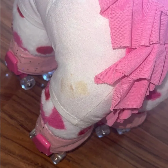 Heart Patterned Plush Dog with Pink Roller Skates - Picture 5 of 6